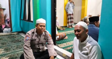 Antisipasi Terjadinya tindak kejahatan, Personil Polsek warunggunung melaksanakan patroli dilingkungan Masjid